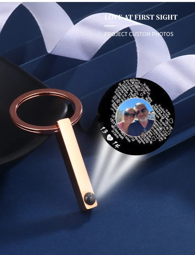 Personalisierter Foto-Projektion Schlüsselanhänger – Einzigartiges Geschenk für besondere Erinnerungen