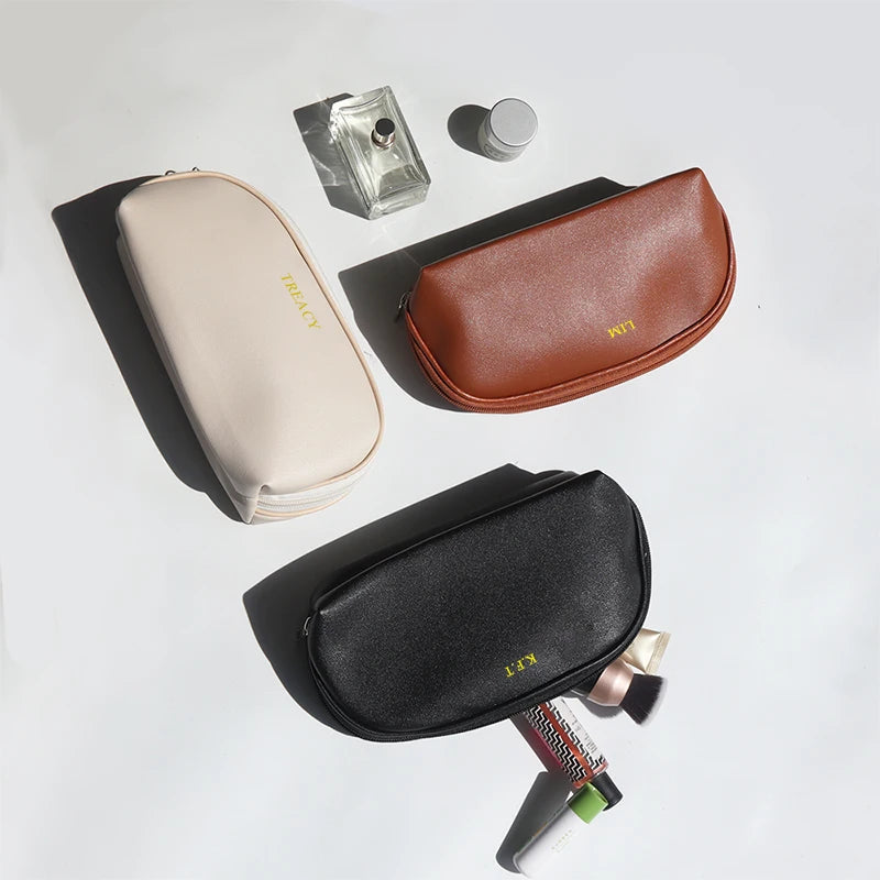 Reise-Kosmetiktasche mit gravierten Buchstaben, personalisierte PU-Ledertasche, große Kapazität