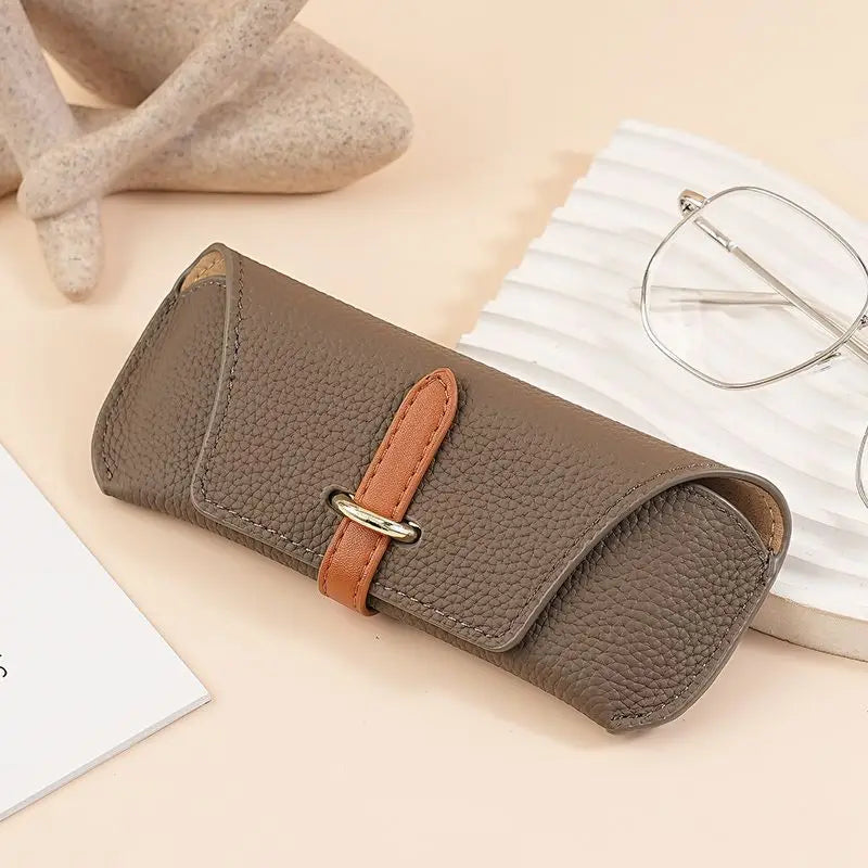 Luxuriöses Leder-Brillenetui mit Namensgravur – Stilvolles & sicheres Reiseaccessoire für Sonnenbrillen