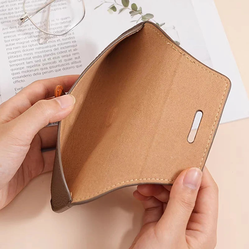 Luxuriöses Leder-Brillenetui mit Namensgravur – Stilvolles & sicheres Reiseaccessoire für Sonnenbrillen