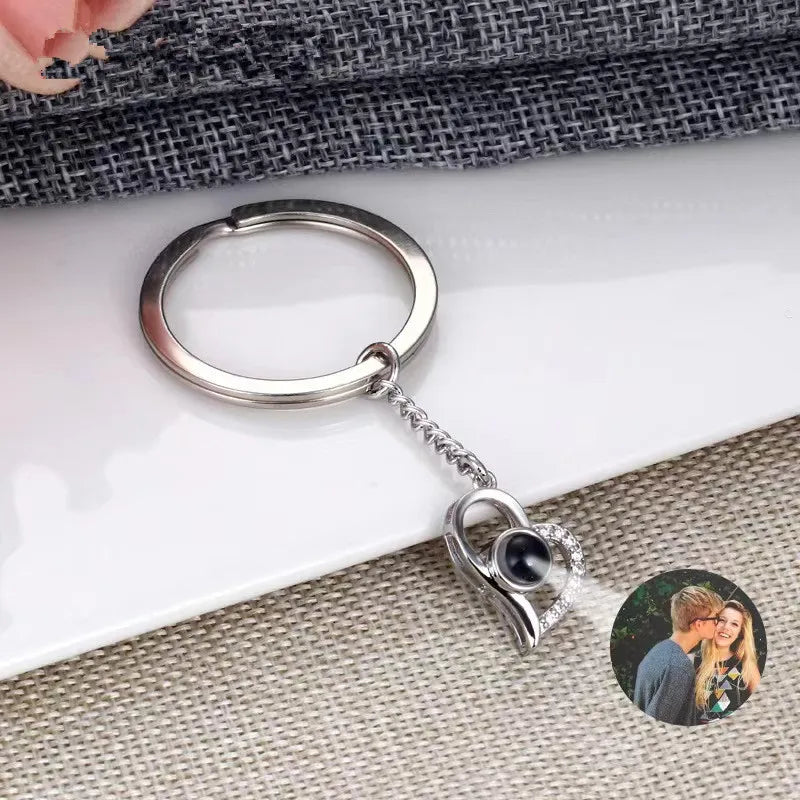 Personalisierter Foto-Projektions-Schlüsselanhänger in 3 Designs – für Jahrestage & Erinnerungsgeschenke