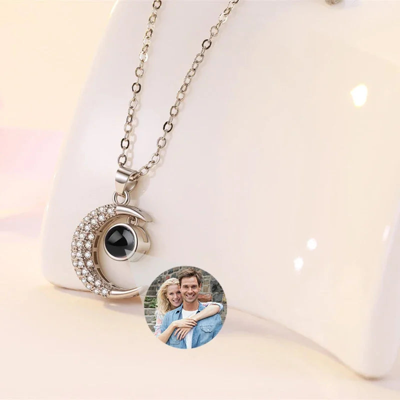 Personalisiertes Foto-Halskette mit Halbmond-Design – Individuelles Geschenk für Frauen