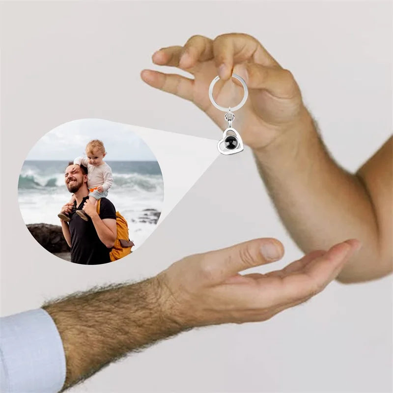 Personalisierter Foto-Projektions-Schlüsselanhänger in 3 Designs – für Jahrestage & Erinnerungsgeschenke