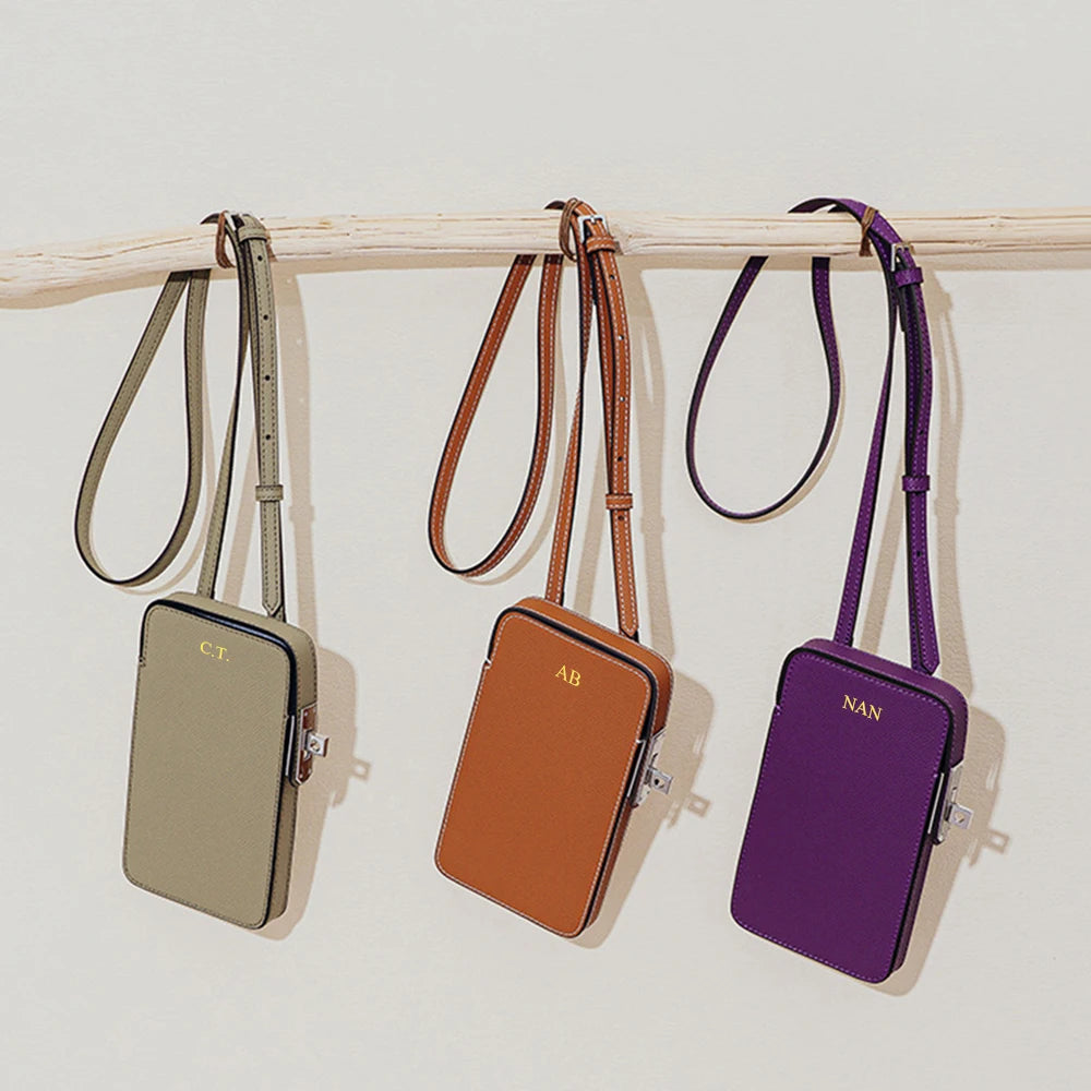 Luxuriöse Handytasche für Frauen aus Echtleder – Personalisiert mit Namensgravur – Stilvolles Crossbody-Accessoire