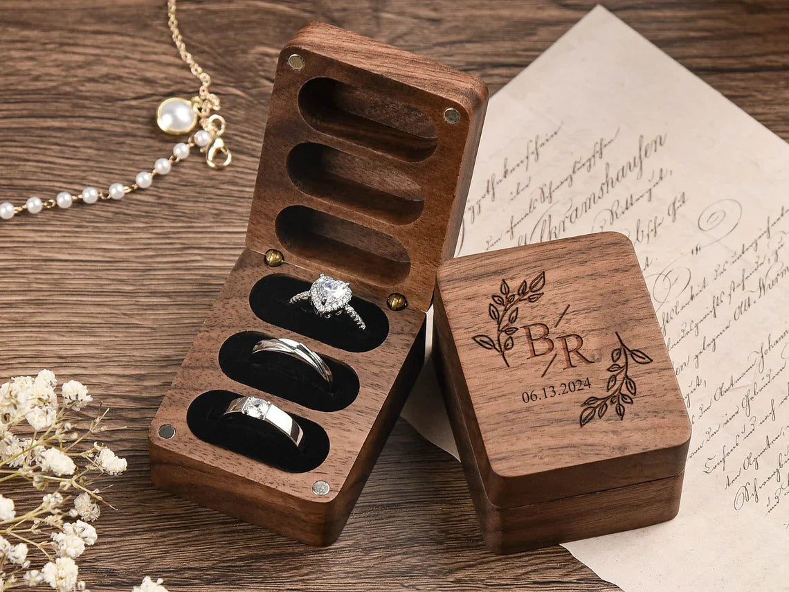 Personalisierte Walnussholz-Ringbox mit 3 Fächern