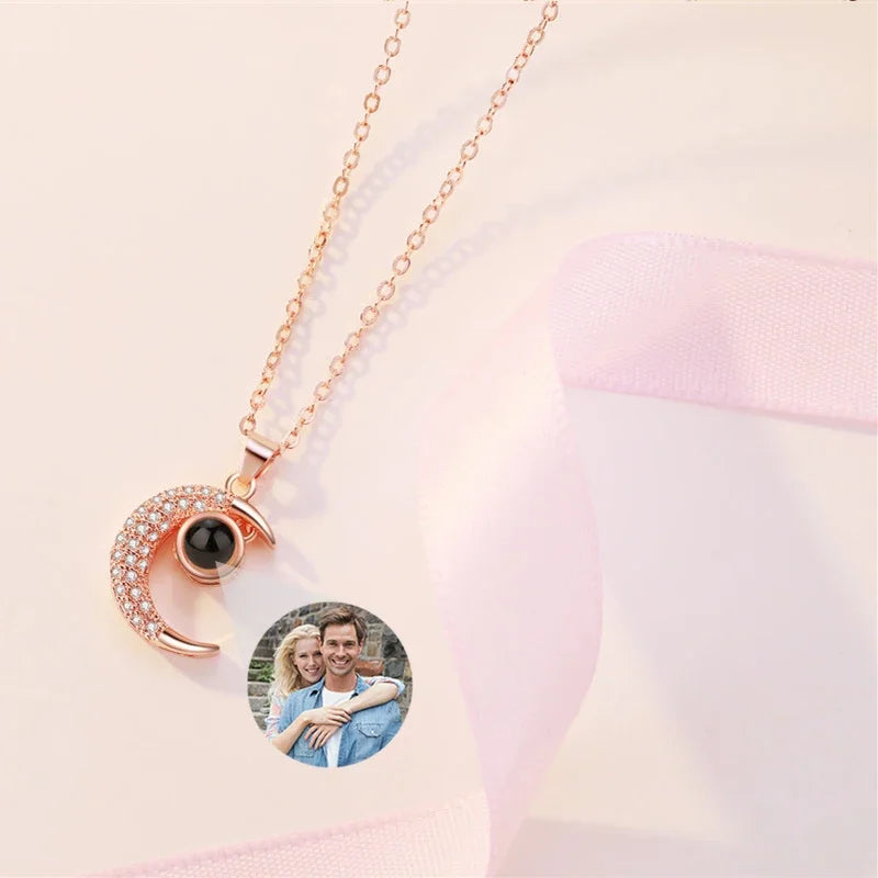 Personalisiertes Foto-Halskette mit Halbmond-Design – Individuelles Geschenk für Frauen
