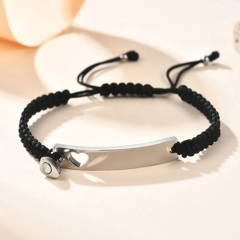 Personalisietes Edelstahl-Paararmband als Set, schwarz gewebt mit Herz-Magnetverschluss