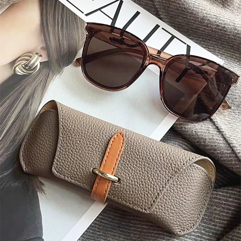 Luxuriöses Leder-Brillenetui mit Namensgravur – Stilvolles & sicheres Reiseaccessoire für Sonnenbrillen