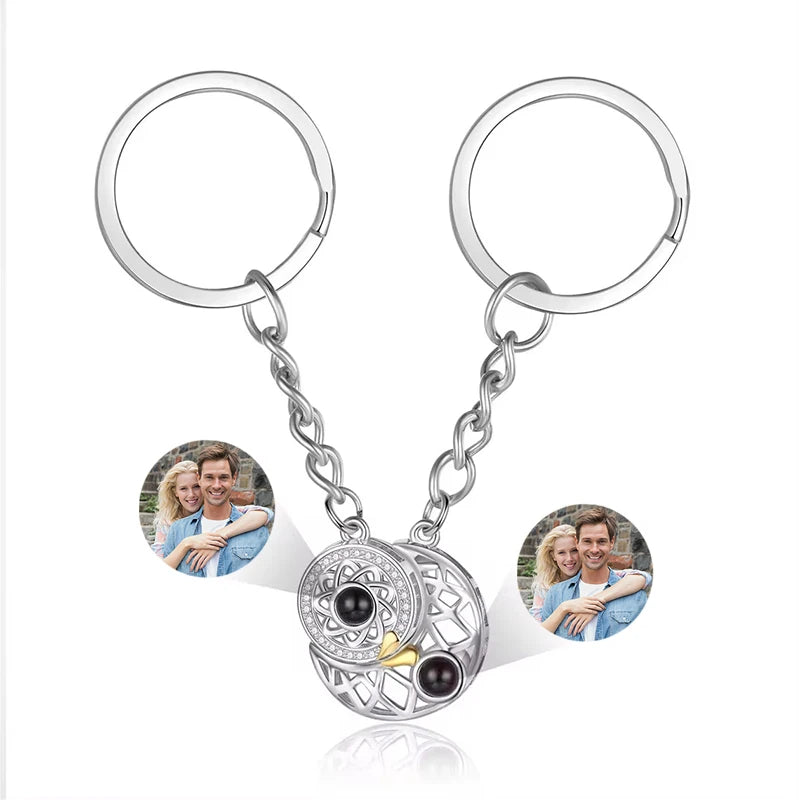 Personalisierter Foto-Projektions-Schlüsselanhänger in 3 Designs – für Jahrestage & Erinnerungsgeschenke