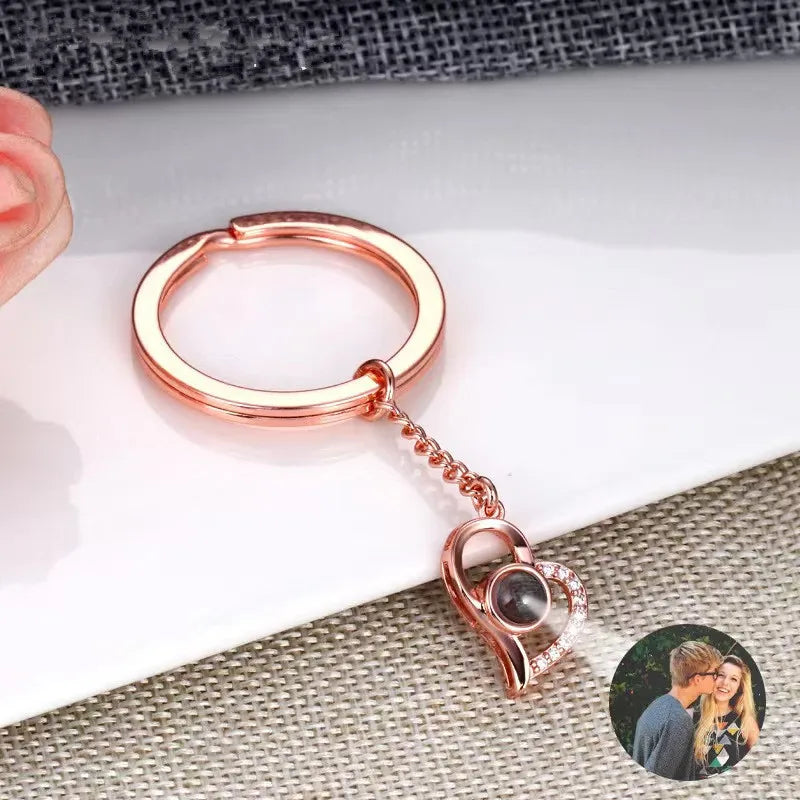 Personalisierter Foto-Projektions-Schlüsselanhänger in 3 Designs – für Jahrestage & Erinnerungsgeschenke
