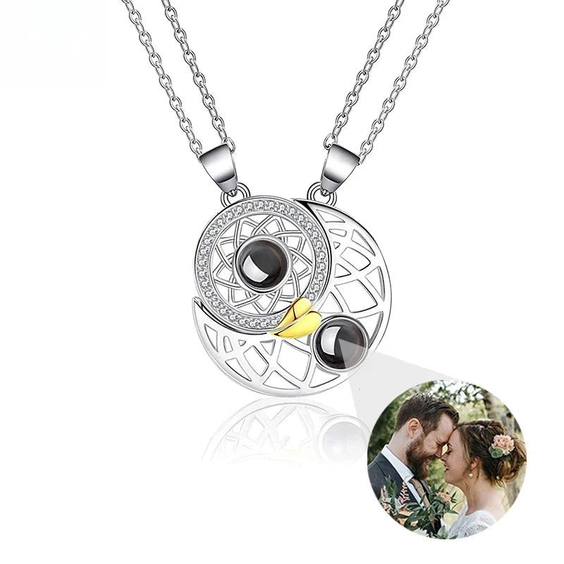 Personalisiertes Foto-Projektions-Halskette – Sonne und Mond Paar-Halskette mit Magnetverschluss