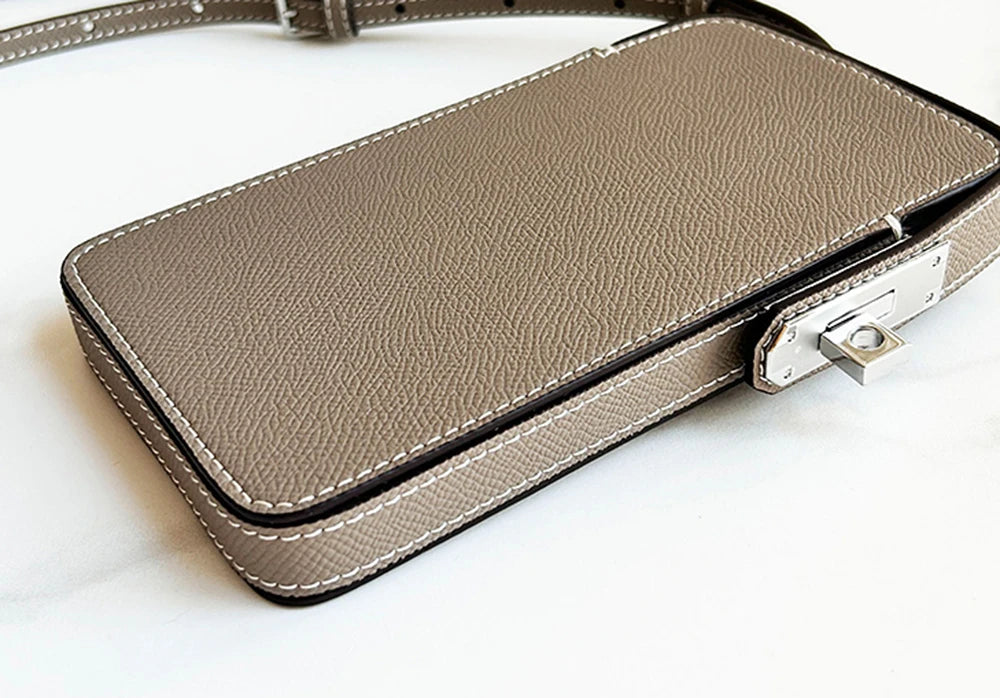 Luxuriöse Handytasche für Frauen aus Echtleder – Personalisiert mit Namensgravur – Stilvolles Crossbody-Accessoire