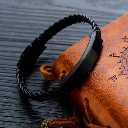 Personalisiertes Lederarmband mit Edelstahl-Charms – Stilvolles Accessoire für Männer & Frauen