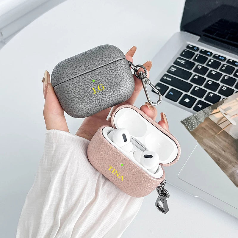 Airpod Pro 4 Etui aus PU-Leder – Mit Namens- oder Initialengravur – Stilvoll und kreativ