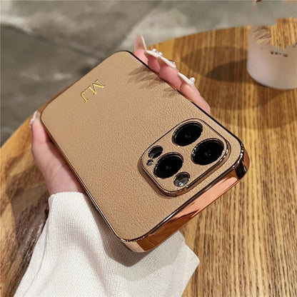 Personalisiertes iPhone-Hülle mit Namensgravur – Leder-Hülle mit Chrom-Bumper für iPhone 13, 14, 15, 16 (Pro, Max)