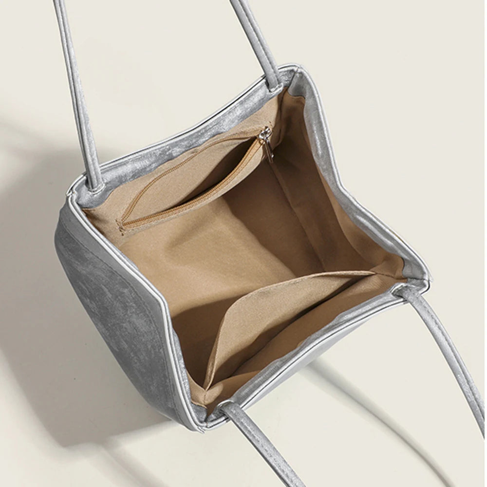 Luxuriöse Damen Bucket Handtasche aus Seide & Wildleder mit Schultergurt – Personalisierbar mit Namen