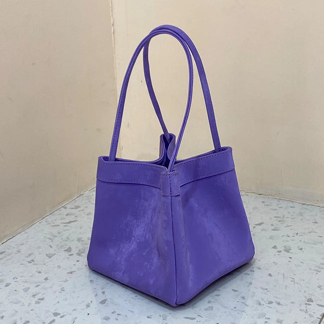 Luxuriöse Damen Bucket Handtasche aus Seide & Wildleder mit Schultergurt – Personalisierbar mit Namen