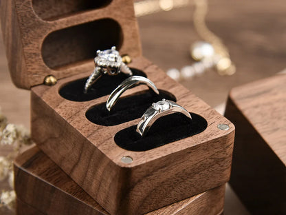 Personalisierte Walnussholz-Ringbox mit 3 Fächern