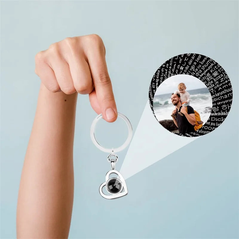 Personalisierter Foto-Projektions-Schlüsselanhänger in 3 Designs –  für Jahrestage & Erinnerungsgeschenke