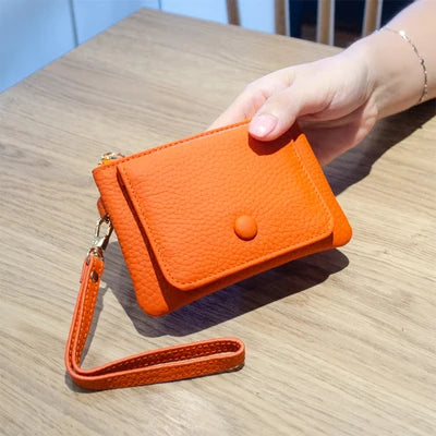 Portemonnaie mit Namensgravur aus echtem Leder – Elegantes Damen-Accessoire mit Schlüsselanhänger