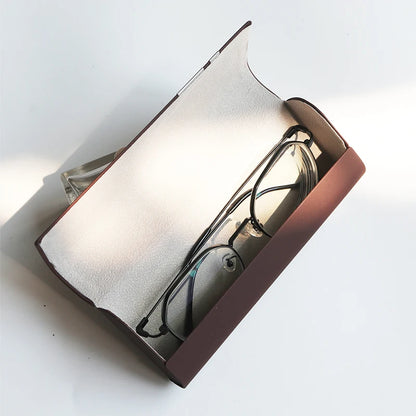 Leder Brillenetui mit Gravur Vintage Design – Stilvolle & sichere Aufbewahrung für Sonnenbrillen