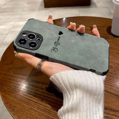 Personalisiertes iPhone-Hülle aus Lammleder in Matt – Luxuriöses Design mit Namensgravur für iPhone 13, 14, 15, 16 (Pro, Max)