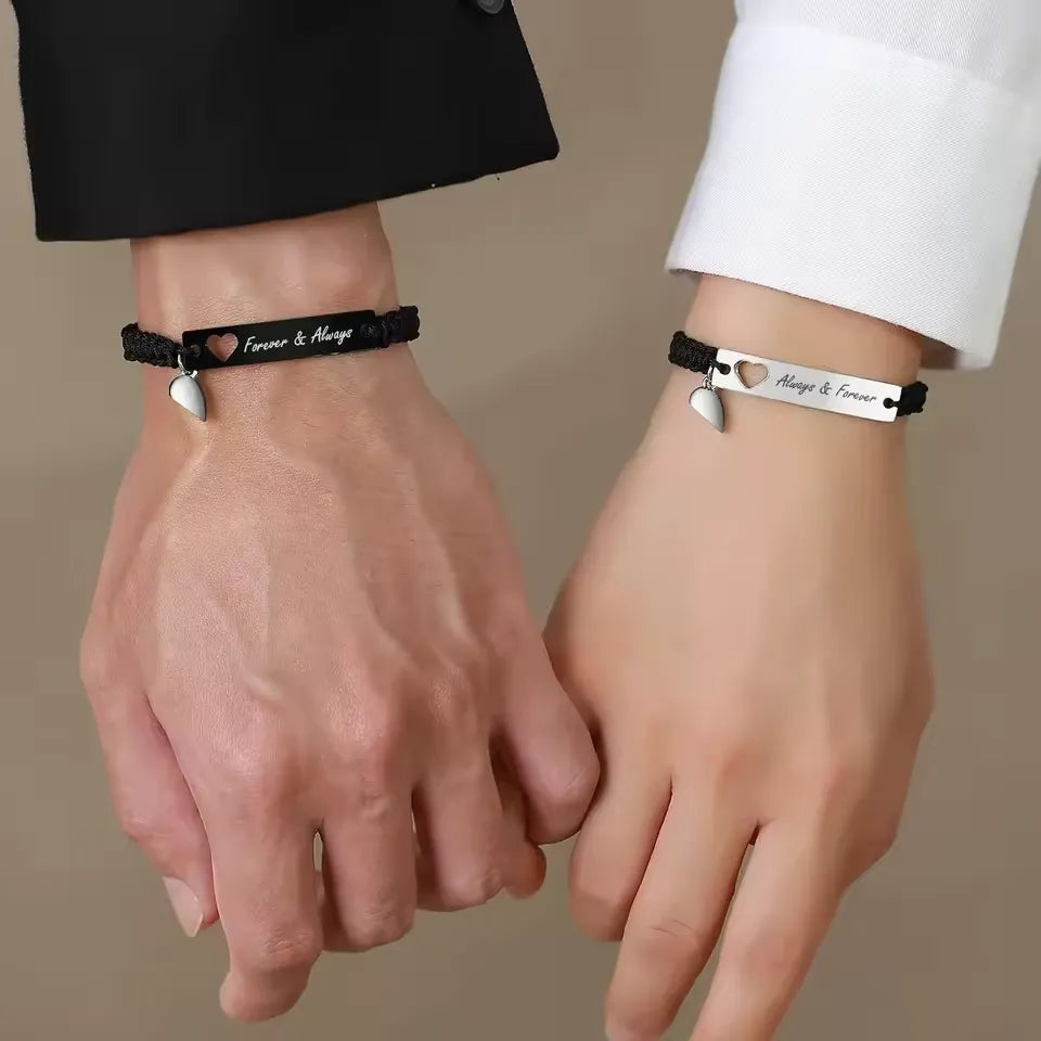 Personalisietes Edelstahl-Paararmband als Set, schwarz gewebt mit Herz-Magnetverschluss