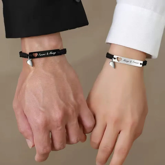 Personalisietes Edelstahl-Paararmband als Set, schwarz gewebt mit Herz-Magnetverschluss